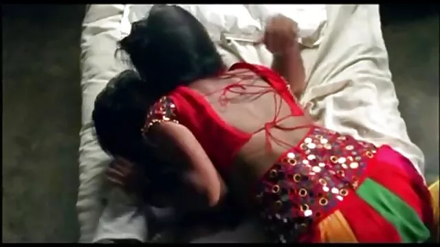 ระเบิดเซ็กซ์ผมสีแดงที่ดูน่าอร่อย fucks ลูกแมวของเธอกับ วีดีโอ หนัง โป็ dildo ขนาดใหญ่