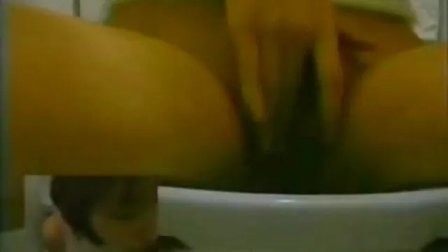 Groaning titless และ horny blondie gets her วีดีโอ โป๊ ฝรั่ง anus fisted tough on bunk bed