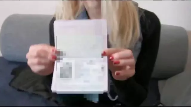 เซ็กซี่ ผมสีน้ำตาล ใน สีขาว ถุงน่อง ได้ หนัง x วีดีโอ จ่ายเงิน สำหรับ blowjob