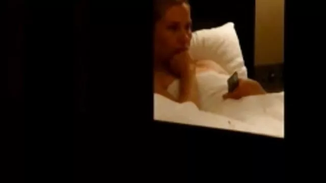 สองมือสมัครเล่นฮาวายผมสีน้ำตาลเลสเบี้ยนหยอกล้อ วีดีโอ x 18 cunts ของกันและกัน